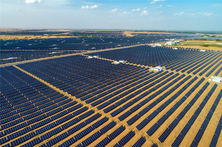 沙漠光伏產(chǎn)業(yè)園特點，沙漠地區(qū)建光伏產(chǎn)業(yè)園的有利自然條件