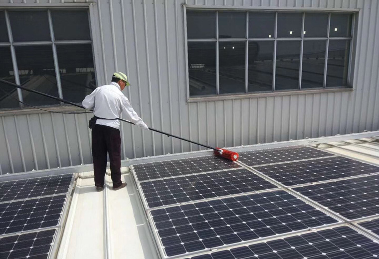 光伏發(fā)電怎么清洗，光伏板清潔要斷電嗎