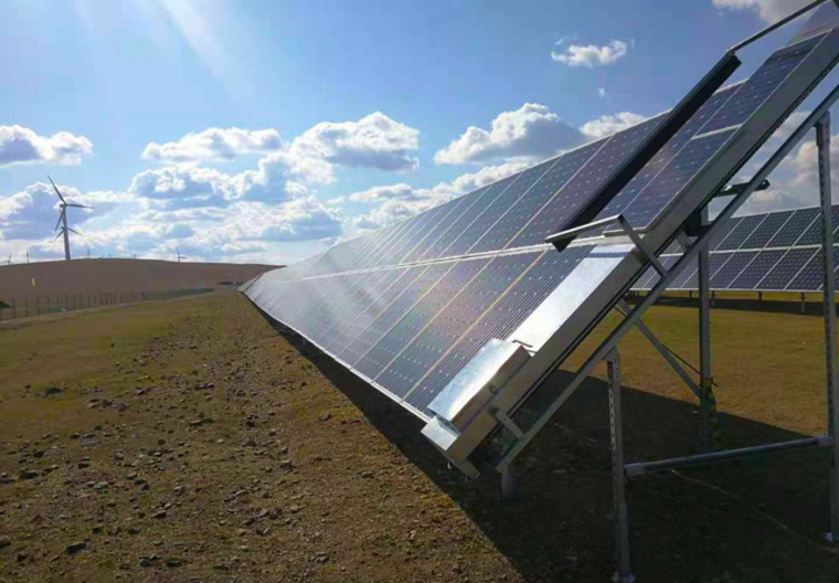 光伏面板清洗機(jī)器人 光伏面板清洗機(jī)器人